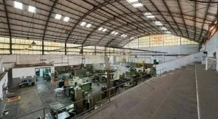 Galpão Industrial para Comprar, 4.552m² - Tecelão, Ribeirão Pires/SP.