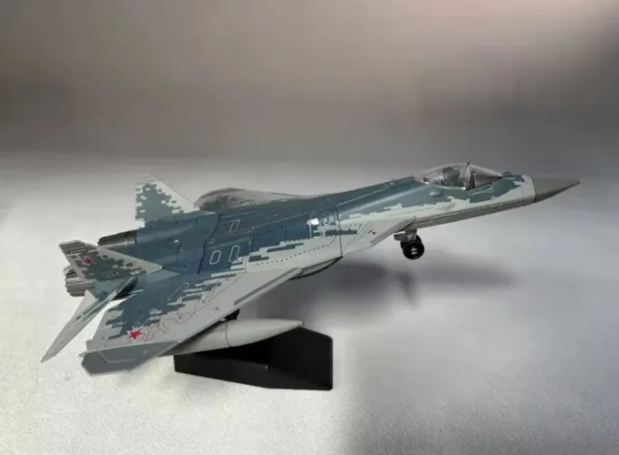 Miniatura avião militar russo SU-57S
