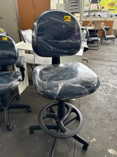Cadeira balcão ou caixa fazemos qualquer altura