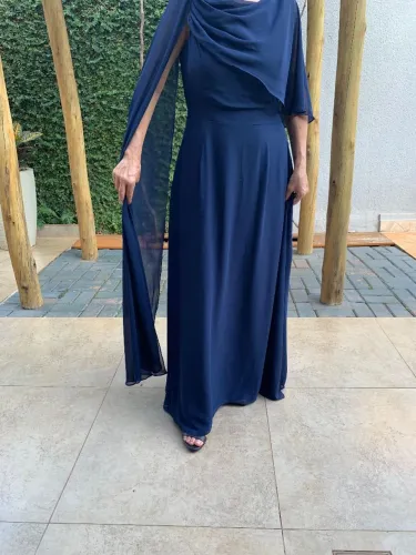 Vestido de festa  veste  até o tamanho   M.