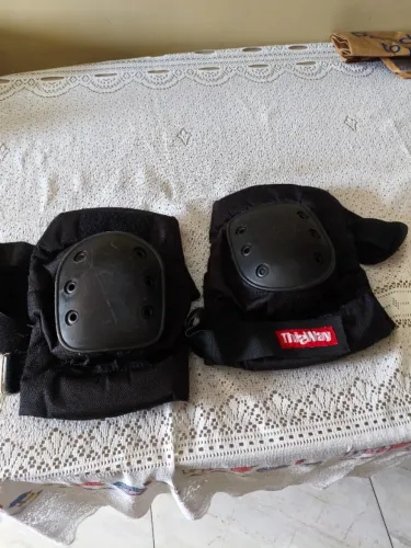 Joelheira para skatista.