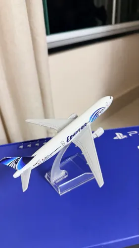 Miniatura de avião EGYPTAIR 1/500