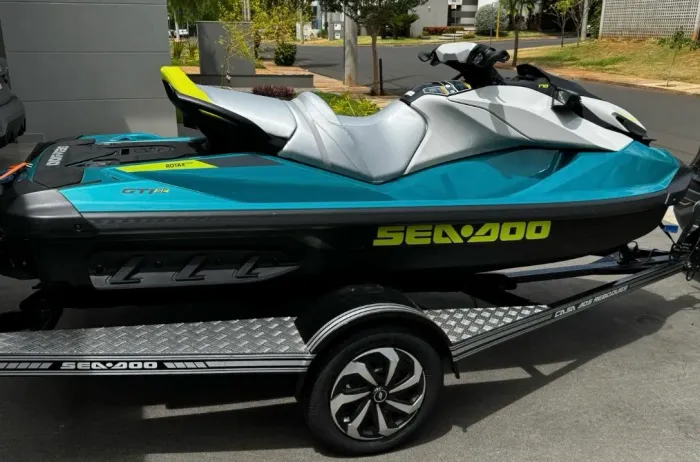 Jet Ski Sea-Doo GTI 170 SE 2025 - água doce  - C/ Carreta 