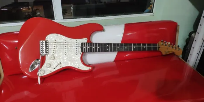 Fender Stratocaster acabamento NITRO