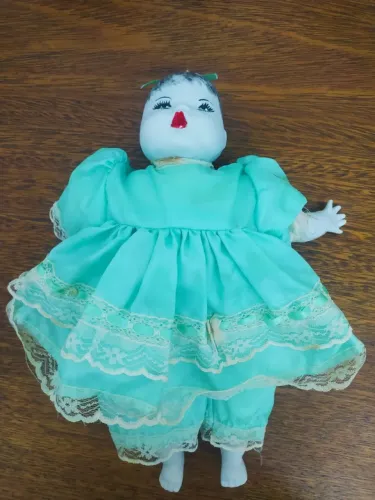 Boneca Antiga Com Vestido Verde