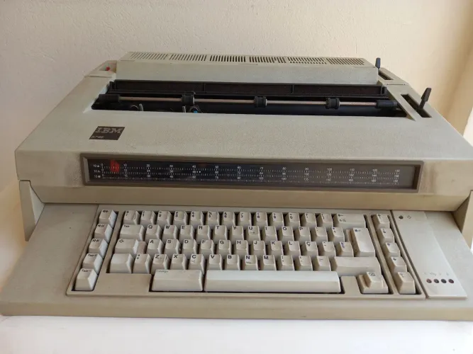 Máquina de Escrever IBM 6746