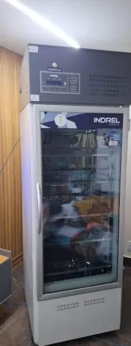 Câmara refrigerador de vacinas INDREL RVV 440D  seminova 