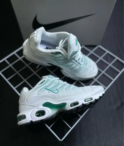 Tênis Nike Air Max TN - Branco e Verde