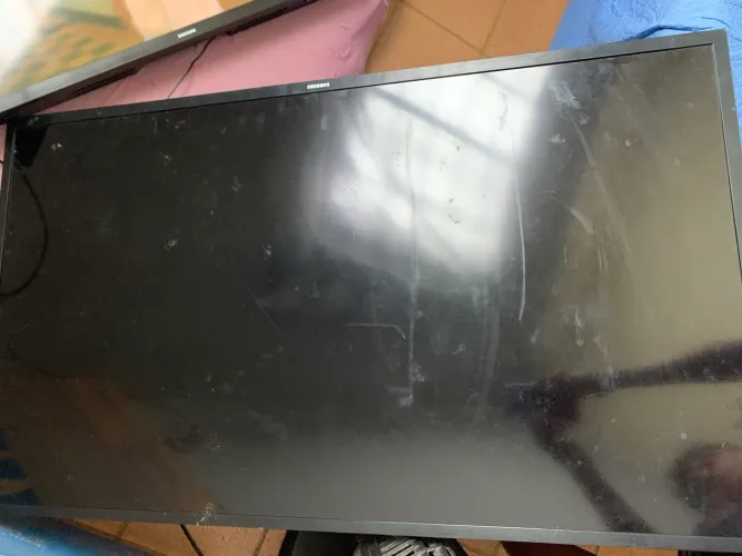 Tv samsung 43 polegadas com tela queimada