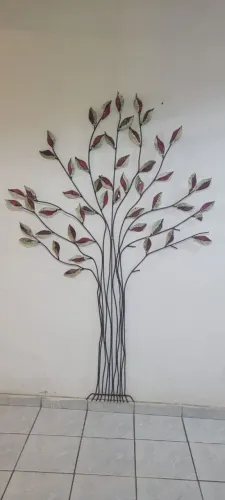 Árvore decorativa de metal para parede