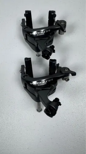 PAR FERRADURA SHIMANO ULTREGA SEMI NOVAS 