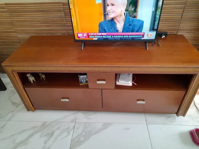 Rack de TV em madeira