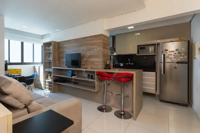 Apartamento mobiliado para alugar no bairro Cidade Baixa com 2 quartos