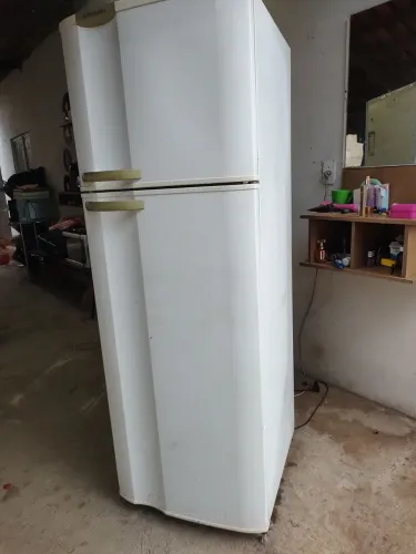 Geladeira conservada 