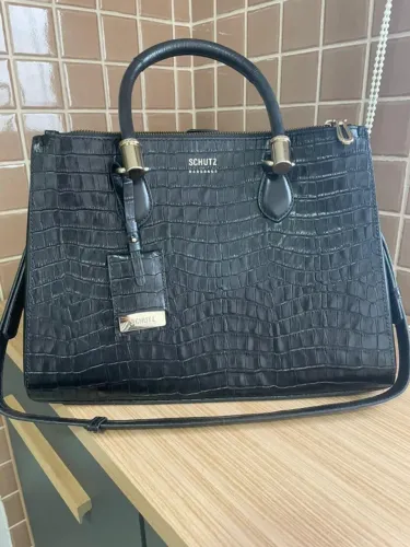 Bolsa retangular grande texturizada preta schutz com alça de ombro e alça transversal