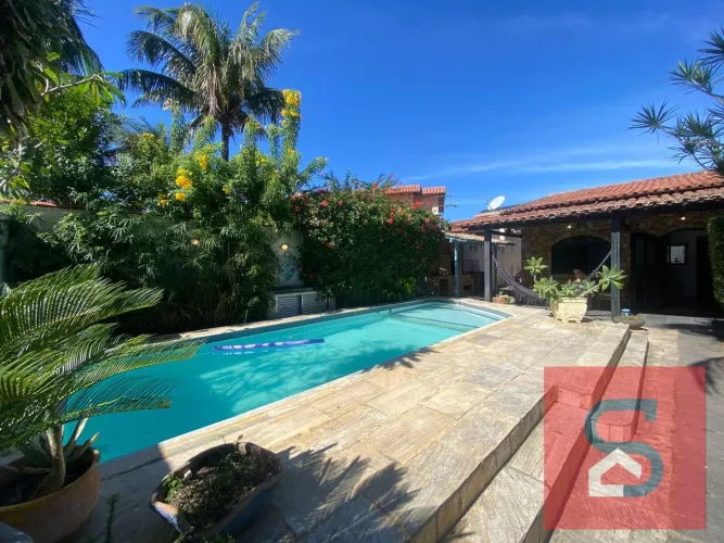 Casa Linear com piscina e 4 quartos - Cabo Frio
