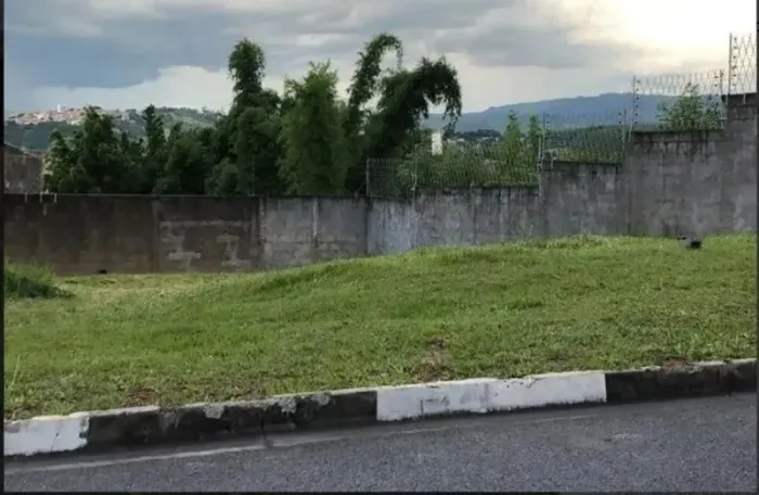 Terreno à venda no Condomínio Residencial Vasques, em Sorocaba-SP.