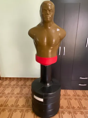Simulador boneco Bob para treinos de luta