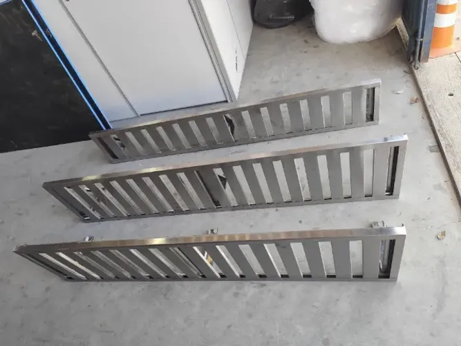 Prateleira de Inox Gradeada - Perfeita para Ambientes Comerciais e Industriais