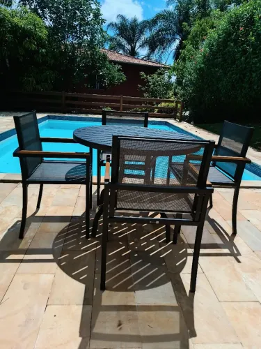 Conjunto de mesa e cadeiras para área externa