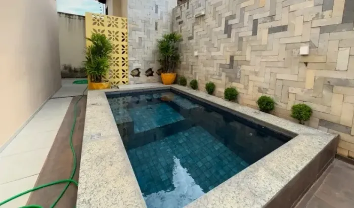 VENDO ESTA CASA DE 169M², COM 3 QUARTOS, 2 BANHEIROS, 3 VAGAS DE GARAGEM. THN41