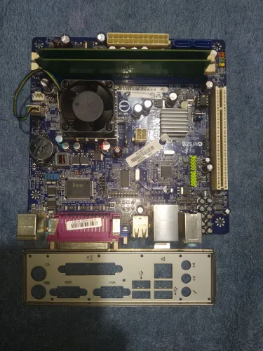 Placa mãe+ Processador+ Memória <br>Só passei pra te lembrar...<br>Meu coração é teu<br>?