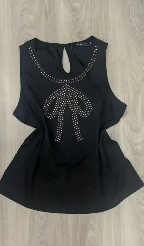 Blusa feminina preta com laço de pedrarias