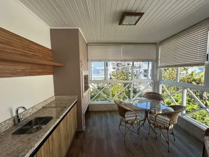 Apartamento a apenas 200m da praia com 3 Quartos e 1 Suite, em Jurerê - Florianópolis - SC
