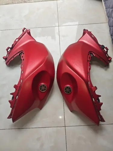 Carenagem do tanque pra moto  fazer 250 cor vermelha os dois lados