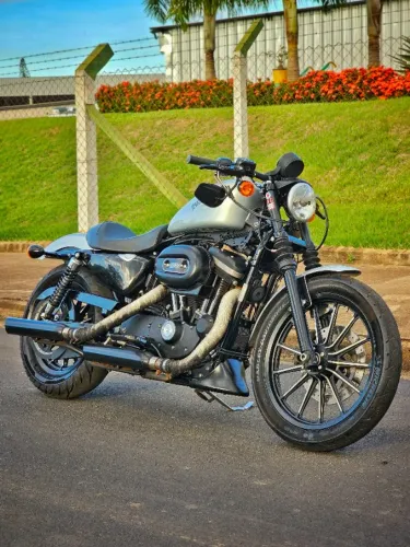 Harley-Davidson Iron 883 | 20.000 km | Custom | Impecável