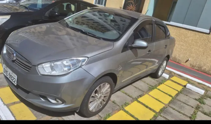 Fiat Grand Siena Essence 1.6 Flex 16V 2014