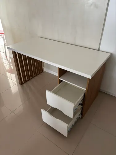 ESCRIVANINHA / MESA DE ESCRITÓRIO MODERNA - EXCELENTE ESTADO