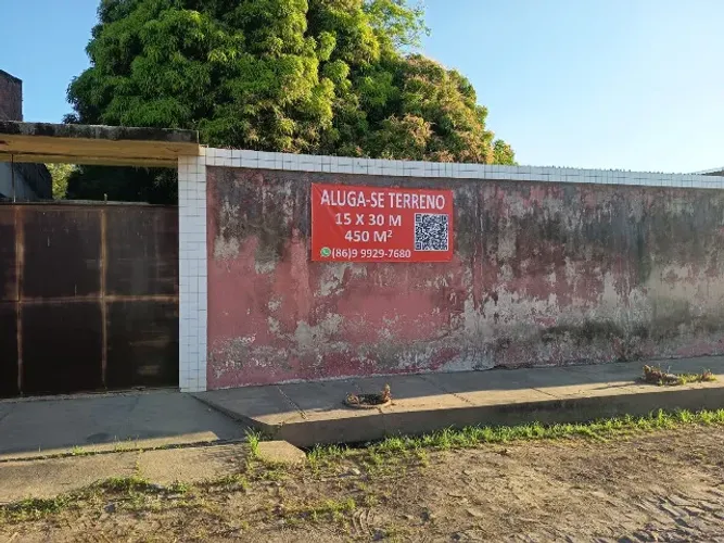 Lote 15 x 30 m, totalmente arborizado, murado, Ininga