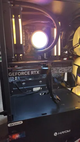 Vendo troco gabinete gamer por iphone do meu interesse!!!