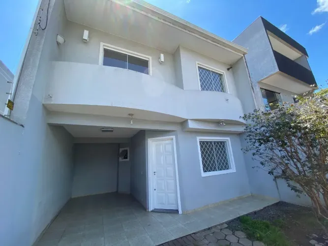 Sobrado para Locação no Bairro Alto - 3 Quartos, Suíte e 2 Vagas | Sem Fiador