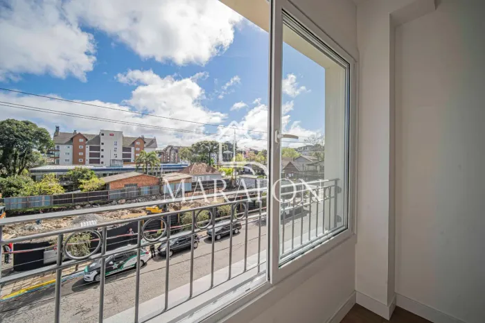 APARTAMENTO À VENDA NO CENTRO DE CANELA COM DUAS SUÍTES