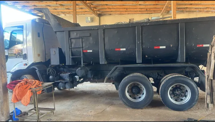 Vendo cargo 1723 truck caçamba 14 metros cúbico 