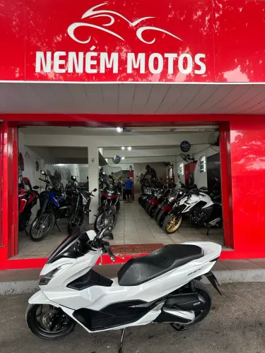 PCX DLX 2024 - 10.000km - 19.500,00$