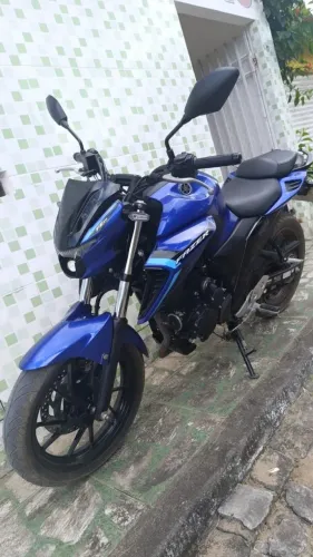 Moto de um único dono, todas as revisões feira na Yamaha.