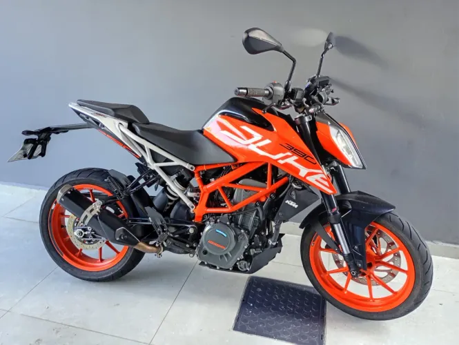Moto KTM Duke 390