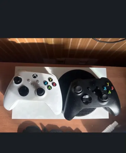 Xbox série s 2 controle tá zerado sem nenhuma marca de uso meu zap *