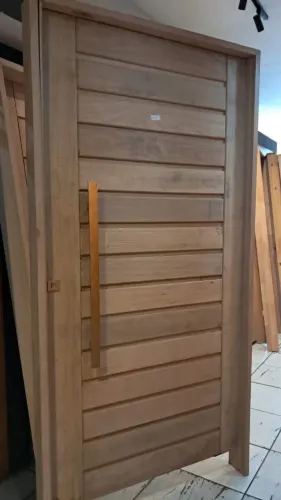 Porta pivotante 115x214 madeira Tauari 