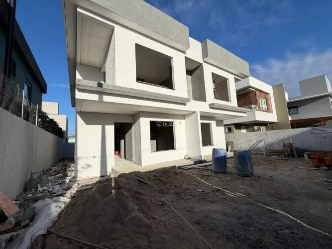 Casa 4 dormitórios Campeche