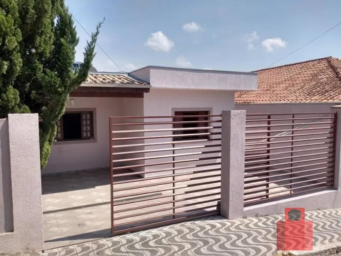 Casa a venda possui 260 m² com 2 quartos em Centro - Reden