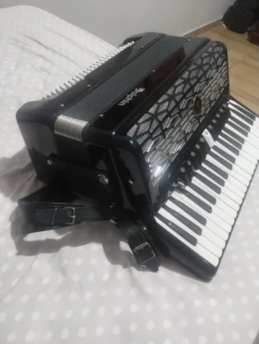Acordeon em perfeito estado,120 baixos