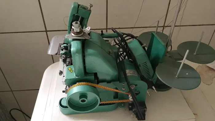 Máquina overloque