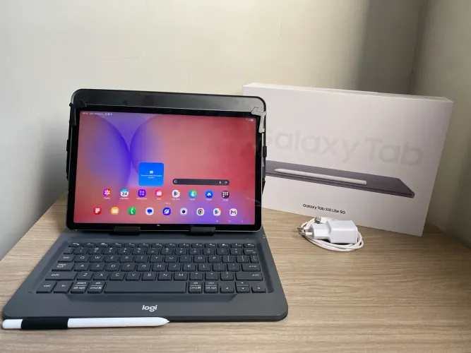 Tablet S10 Lite 4G Samsung com teclado logitech e caneta touch com nota fiscal e garantia 