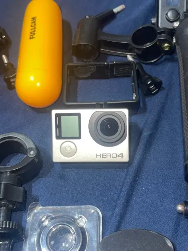 Go pro hero 4 com diversos acessórios