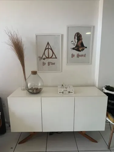 Buffet / Aparador Tok&Stok branco 3 portas com pés de madeira