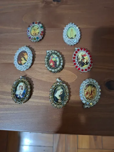 Medalhas de Santos com cristal Swaroviski tamanho grande feito manualmente